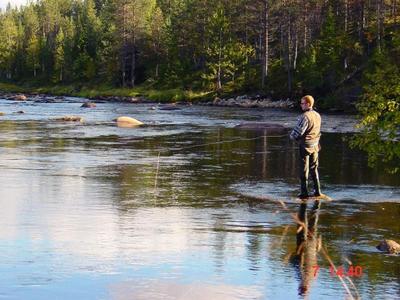 Tumppi kalastaa niskalla 