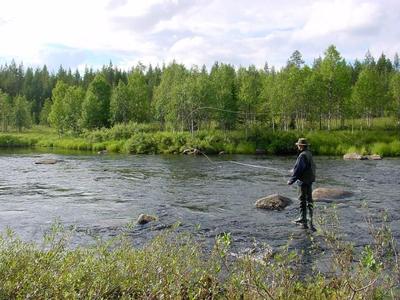 Aksu heittää pinturia