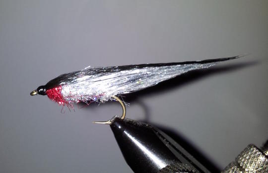 Kesän taimenjahtiin sidottu perho!