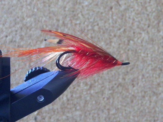 Mustad 2-haarainen
